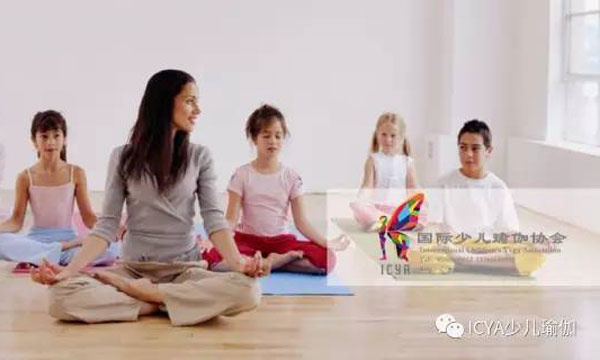 儿童瑜伽帮助我们建立最愉快平等的关系
