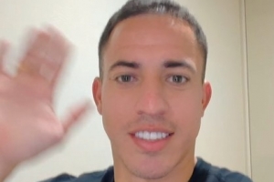 中文说得溜！罗慕洛：新年快乐、一马当先、恭喜发财、红包拿来